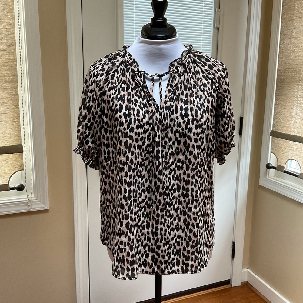 Adorable Ann Taylor Loft animal print popover top